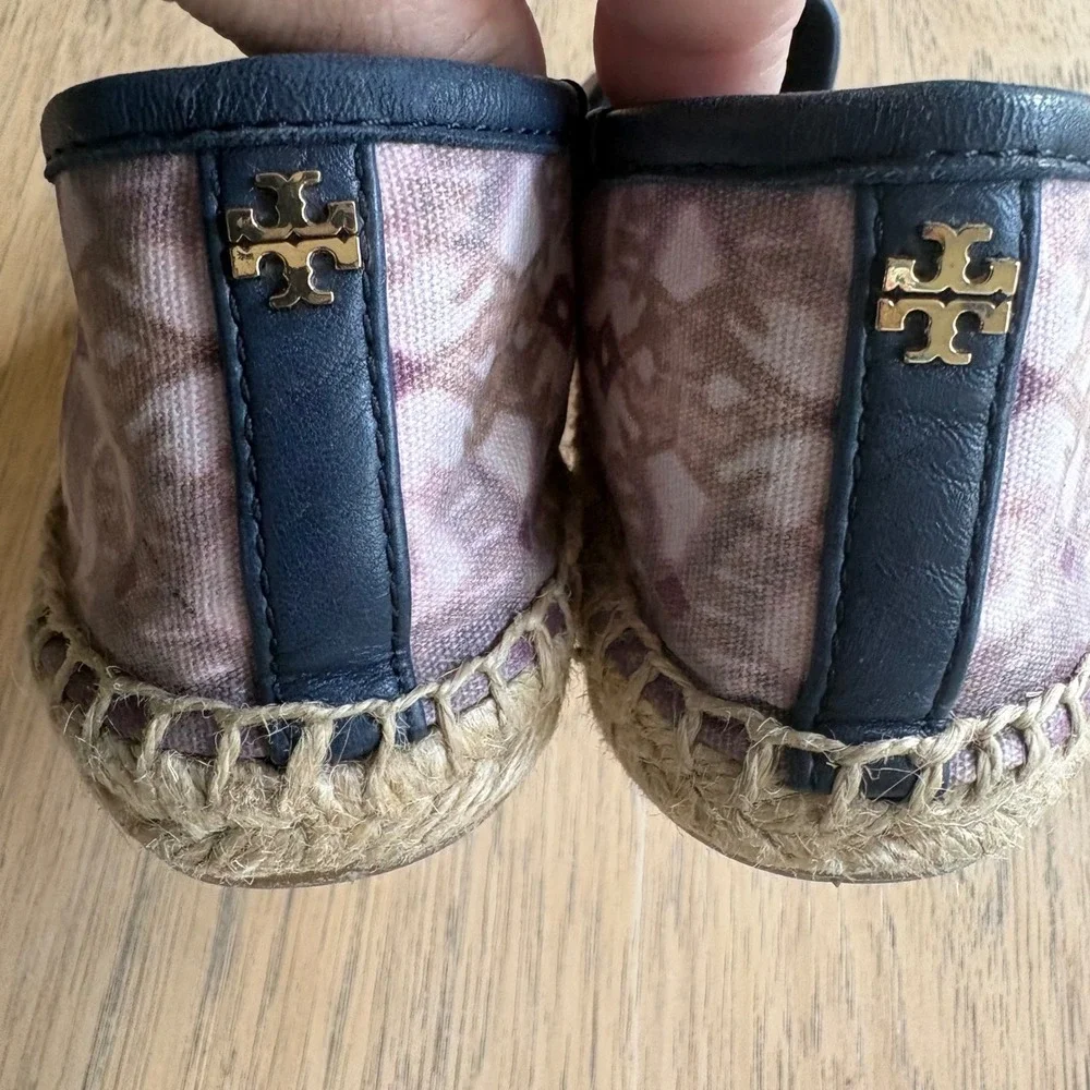 NWOB Tory Burch Purple Ikat Canvas Espadrille Flats Gold Logo Navy Leather Trim